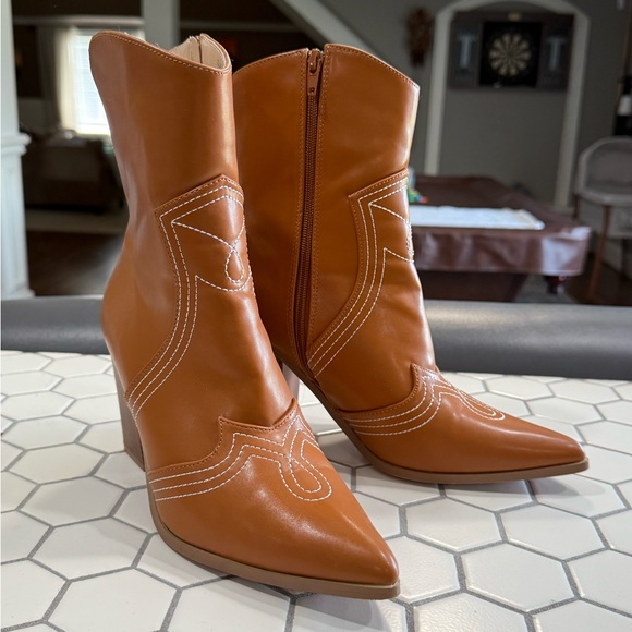 Lulu’s Gladley Tan Pointed-Toe Mid-Calf Western Boots - Picture 3 of 6